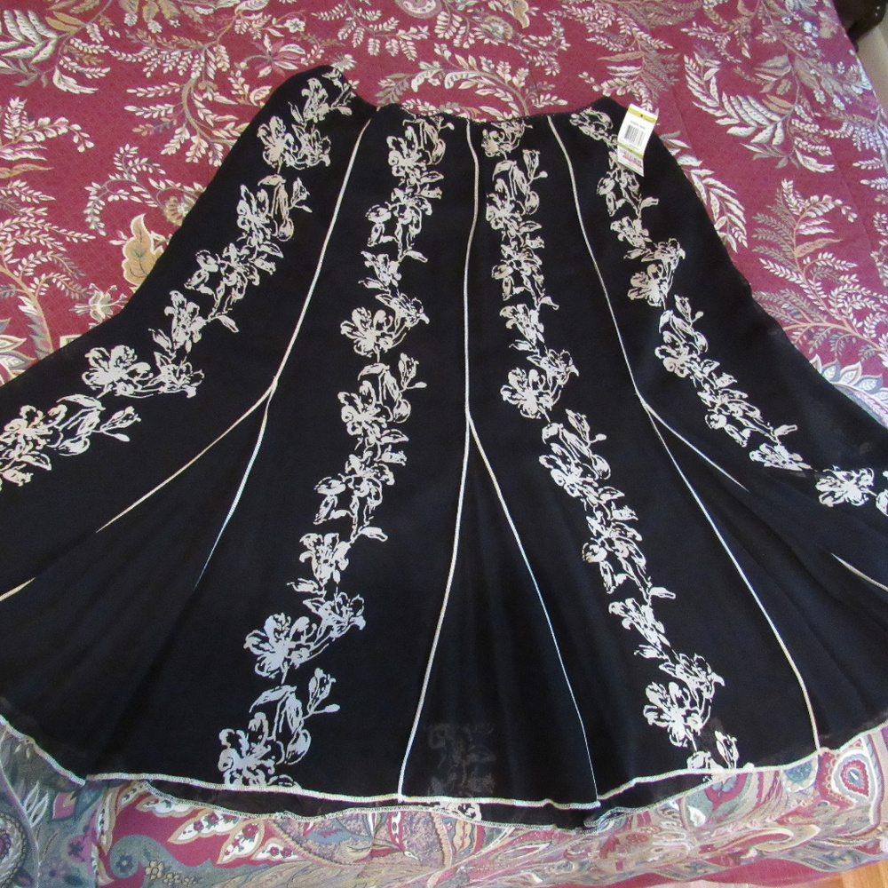 JM Collection Embroider  Brown/White Skirt Size 14